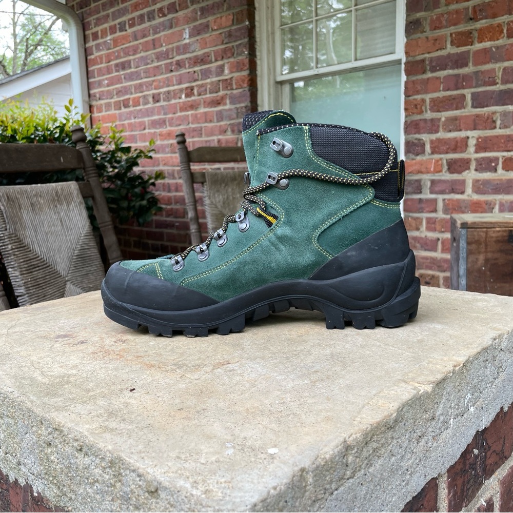 Men’s Lowa Green Suede Hiking Boots with Black Toe Caps - Picture 6 of 16